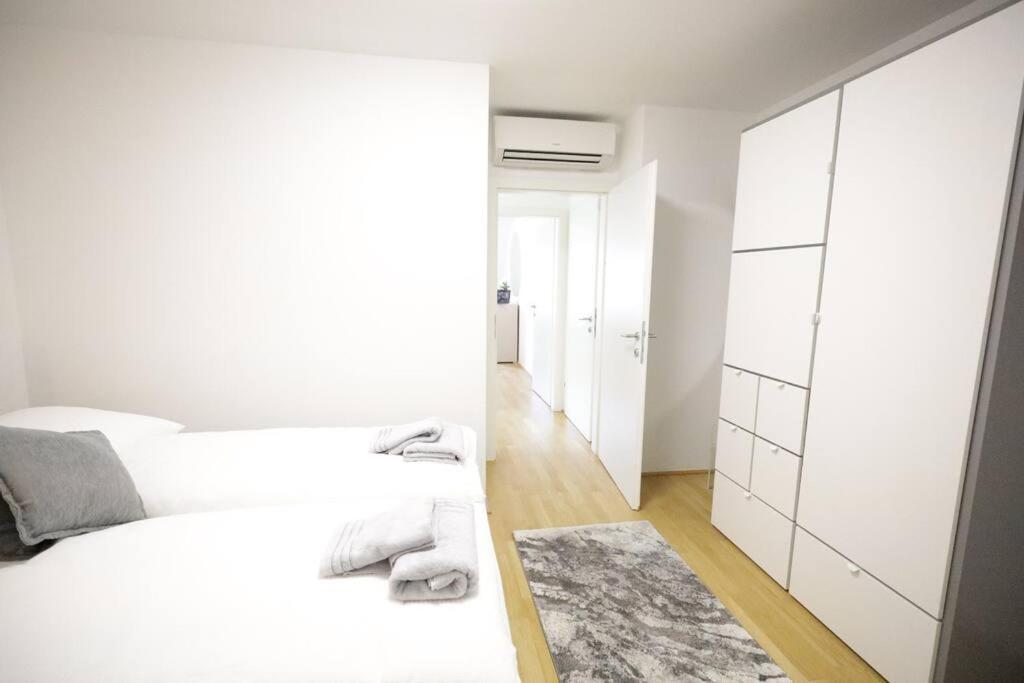 Moderne L Bg15 Viena